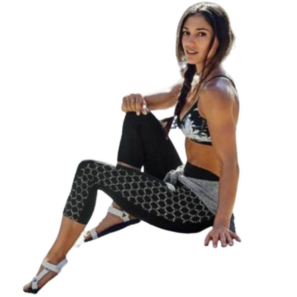 ATHLETA High Rise Eyelet Chaturanga Fitness Capri Size Medium